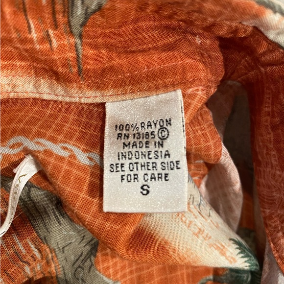 (3/$15) Men’s Small short sleeve button up shirt - Picture 5 of 5